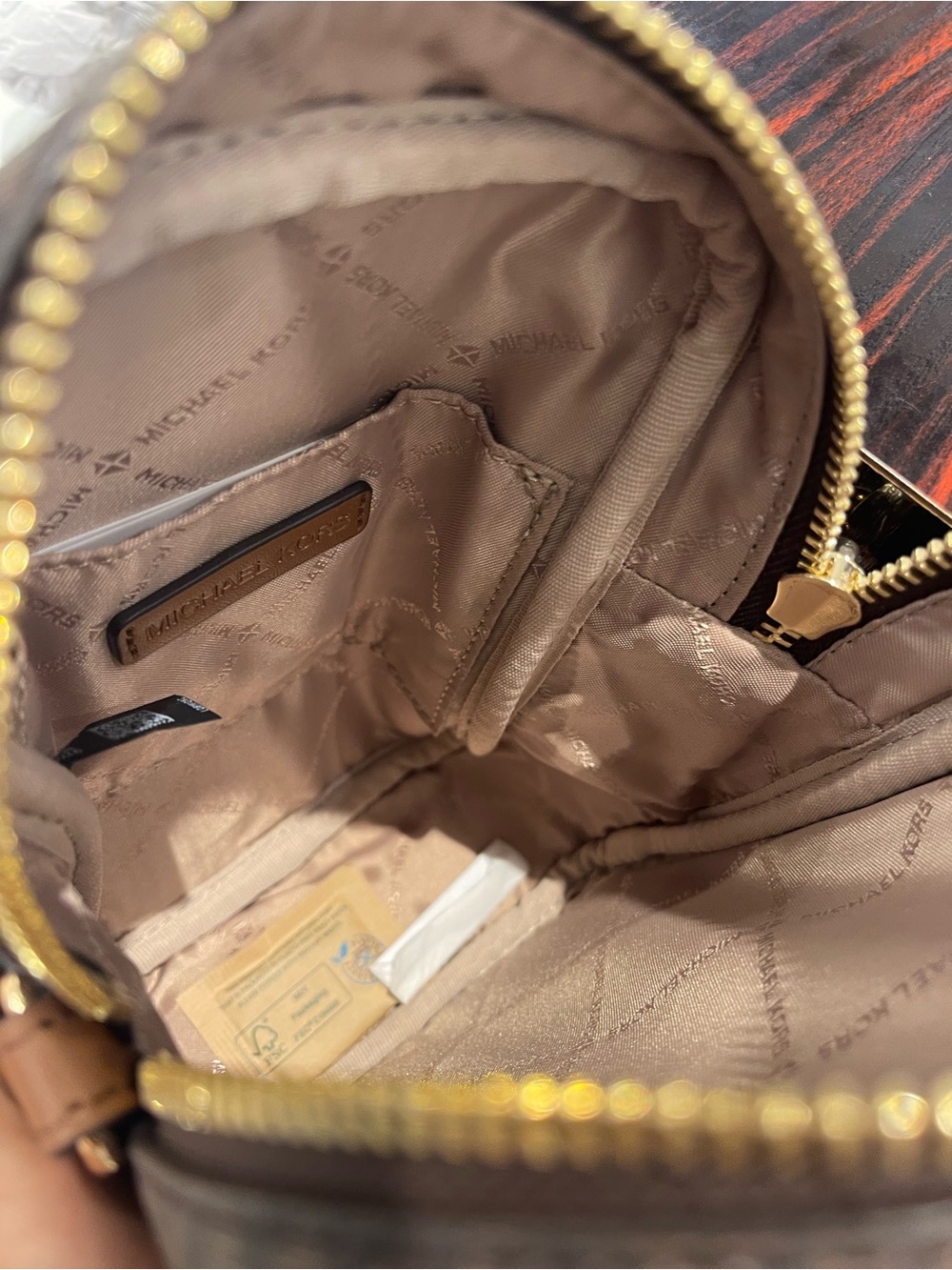 MICHAEL KORS Jet Set Medium Flight NS Pocket Signature Logo Crossbody
Brown
NWT - Picture 7 of 16